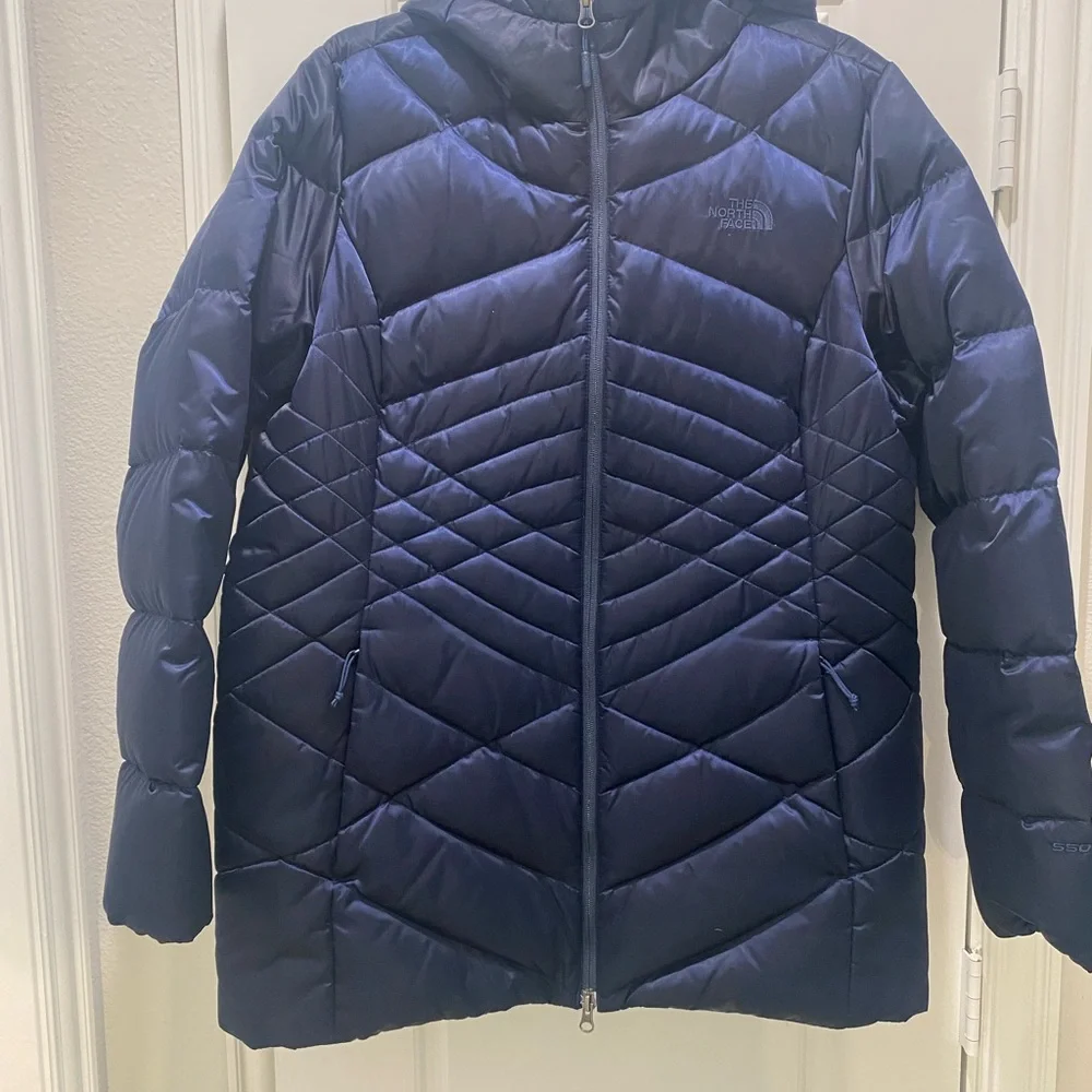 The North Face Women's Puffer Jacket w/hood - Deep Blue (Beautiful Design). - Picture 1 of 12